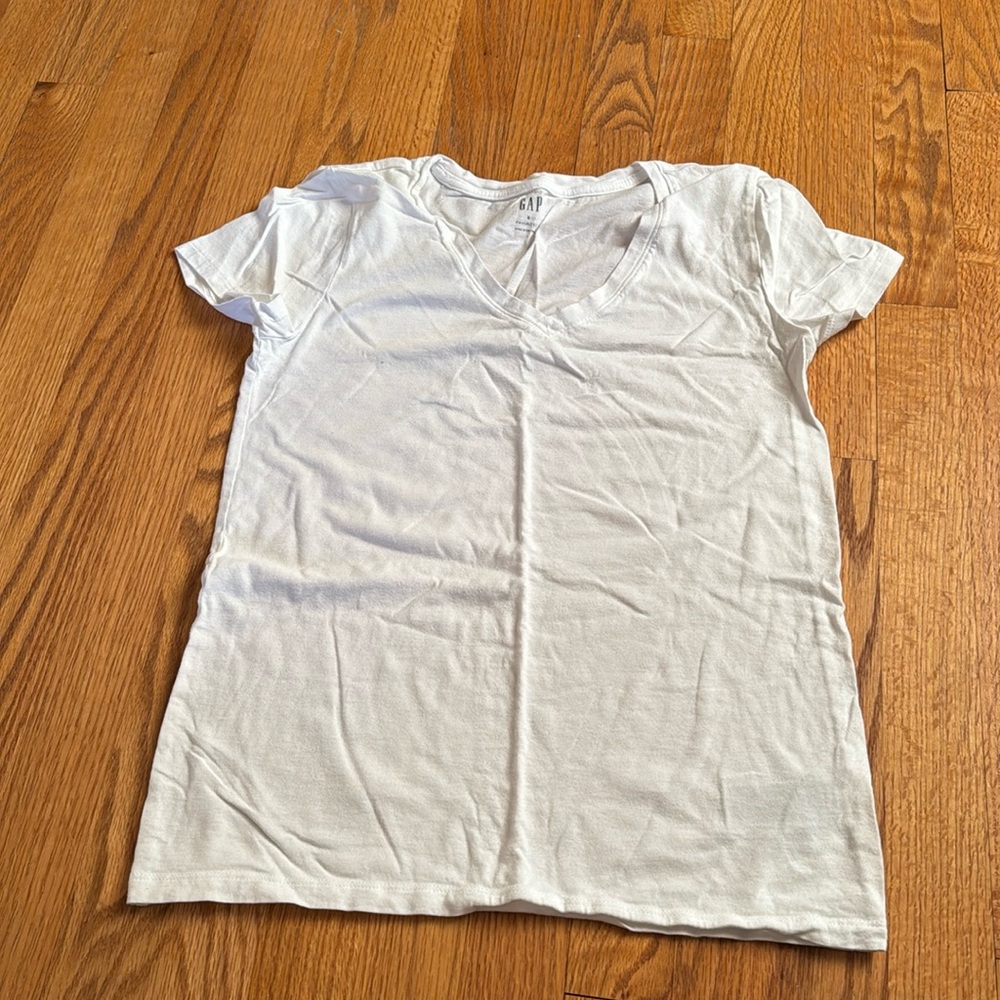 White tee shirt